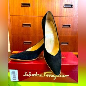 Salvatore Ferragamo Vintage Suede Size 7